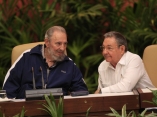 Fidel y Raúl en la Clausura del Congreso del PCC